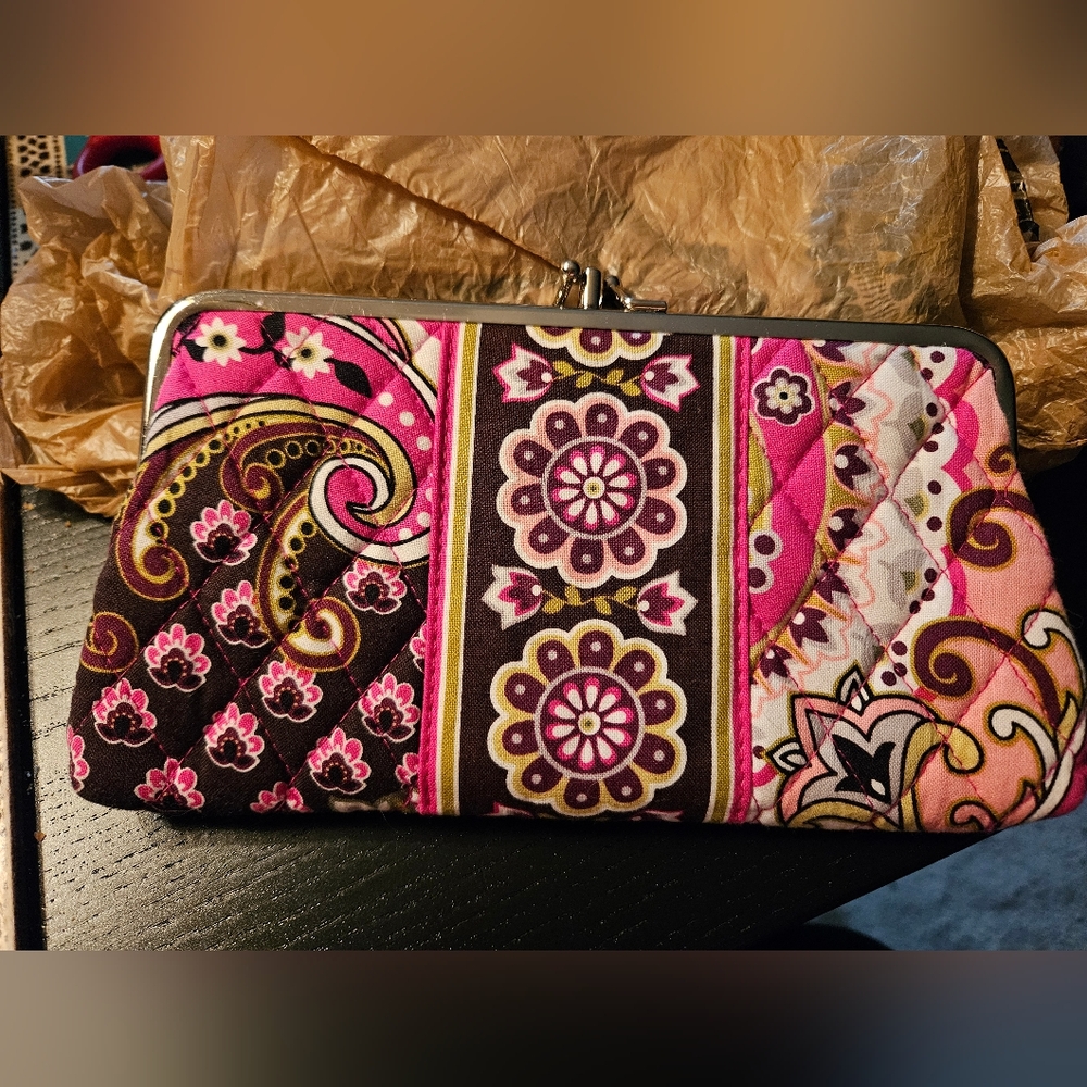 #531- VB- Kisslock Wristlet In Very Berry Pink Design